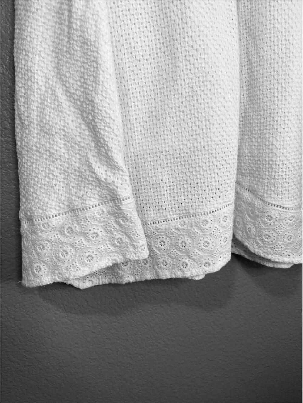 CAbi Lizzie Dress Size 8 Eyelet Lace Tie Front Sleeveless White Knee Length READ - Picture 2 of 6
